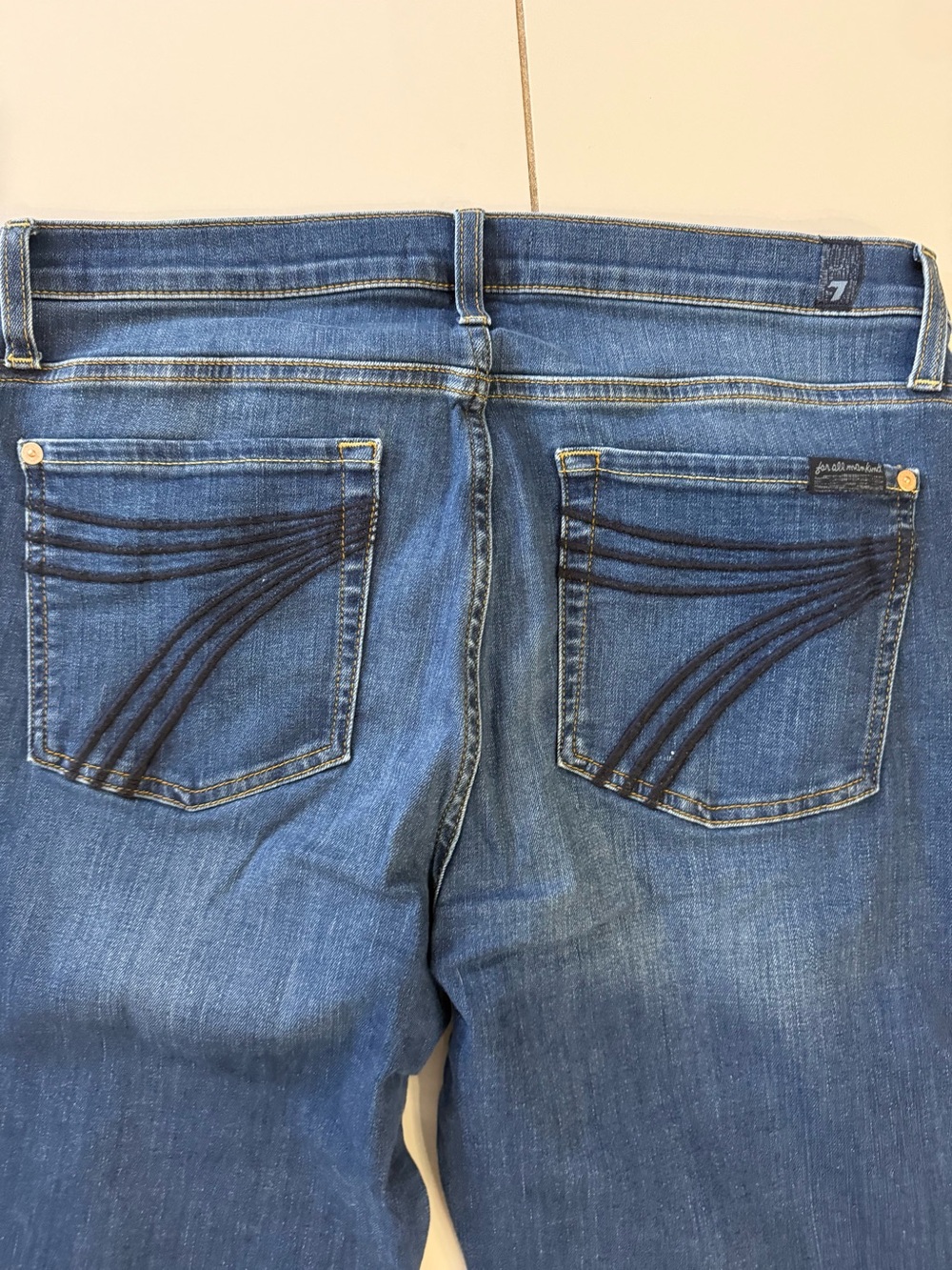 Like NEW! 7 For All Mankind 32x32 Women's Dark Blue Flare Jeans